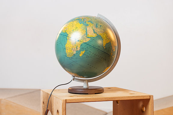 Das Bild zeigt einen Globus.