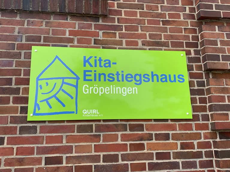 Schild des Kita-Einstiegshauses in Bremen